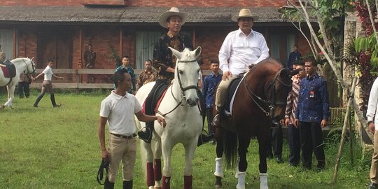 'Topi Presiden', hadiah Prabowo buat Jokowi