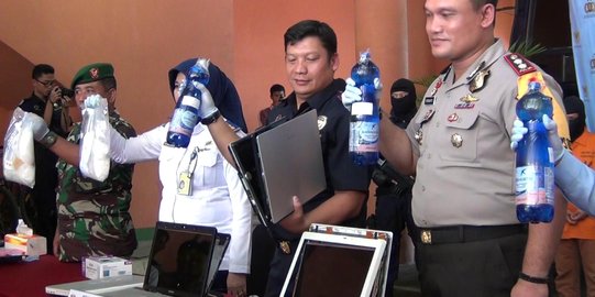 Sembunyikan sabu di dalam laptop, 2 wanita cantik dibekuk petugas