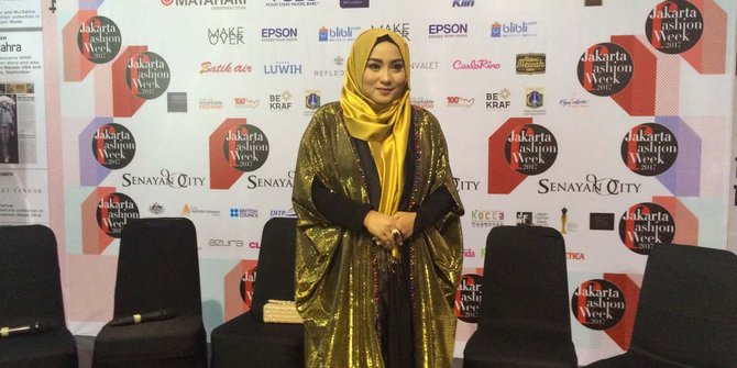 Saat Desainer Indonesia Jadi Trendsetter Busana Muslim
