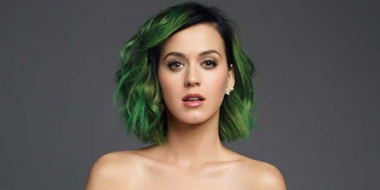 FOTO: Halloween, Katy Perry berdandan seperti Hillary Cllinton