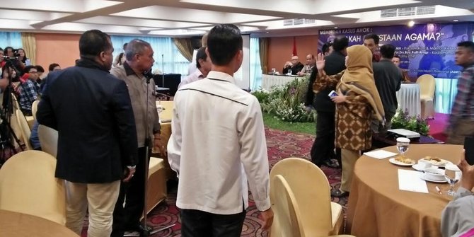 Di acara diskusi soal kasus Ahok, jubir FPI Munarman & peserta ribut