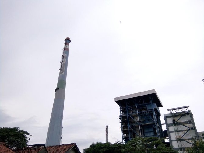 Puluhan warga Purwakarta keracunan bau gas kimia  merdeka.com