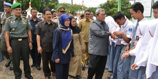 Alih kelola sekolah, Aher janji tingkatkan kualitas pendidikan