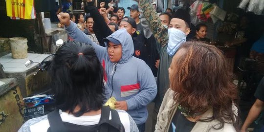 Blusukan ke Kebon Jeruk, Ahok didemo warga