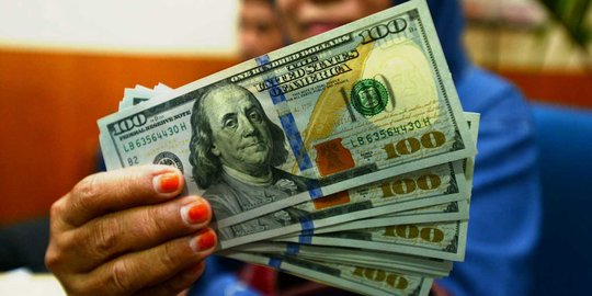 Rupiah ditutup melemah ke level Rp 13.057 per USD