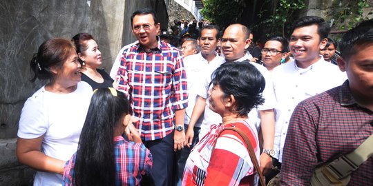 Ahok jenguk ketua RT korban pemukulan demo di RS Siloam