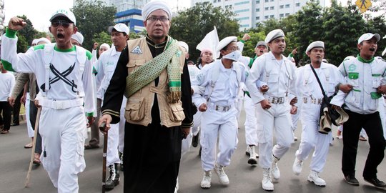 Ribuan anggota FPI Riau ikut demo ke Jakarta