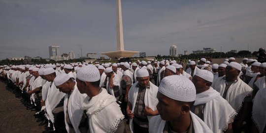 Pasukan Asmaul Husna & Polwan hijab diturunkan saat demo 