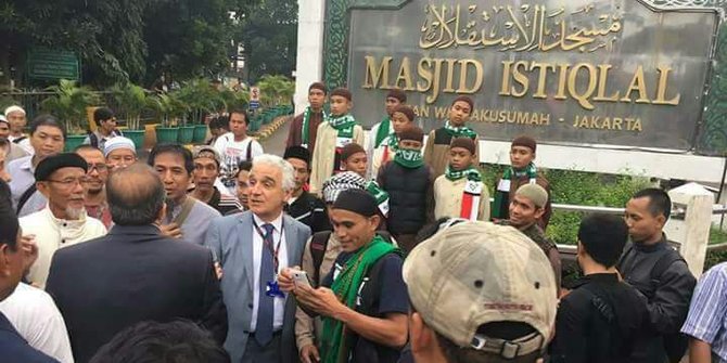 Fotonya di kerumunan pendemo Ahok viral, ini jawaban Dubes Turki
