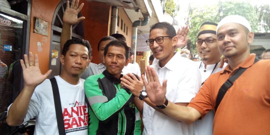 Jelang demo besar-besaran, Sandiaga Uno tetap blusukan di Mampang