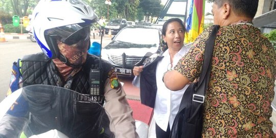 Gara-gara demo, Menteri Rini naik motor ke Kemenko Perekonomian