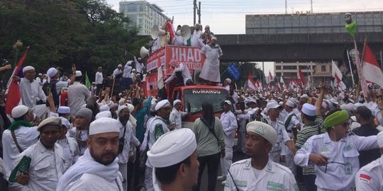 Naik mobil komando, Habib Rizieq bergerak ke Istana Negara