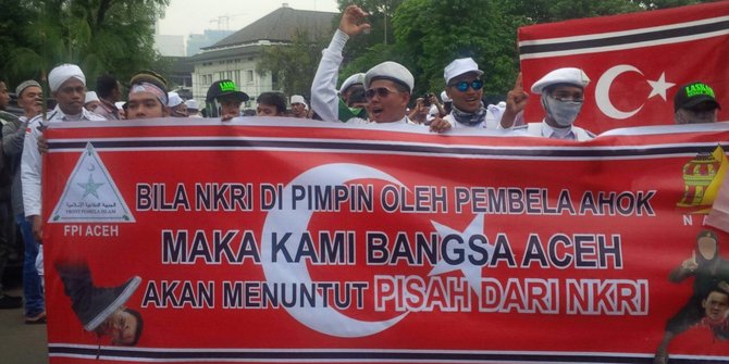 Bendera Aceh berkibar di tengah demo Ahok