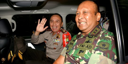 Momen 'kemesraan' Kapolda Metro & Pangdam Jaya saat demo Ahok