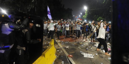 Pantau ricuh demo Ahok, Wiranto bilang '7 orang tergeletak'