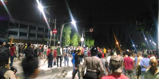 Polisi masih terlibat bentrok dengan warga Luar Batang