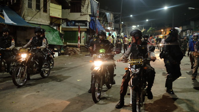 malam mencekam di luar batang