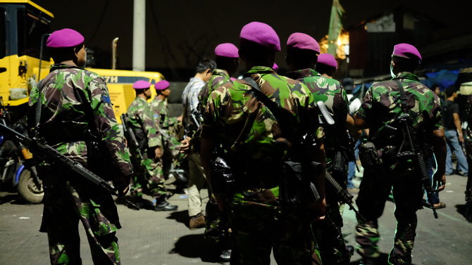 malam mencekam di luar batang