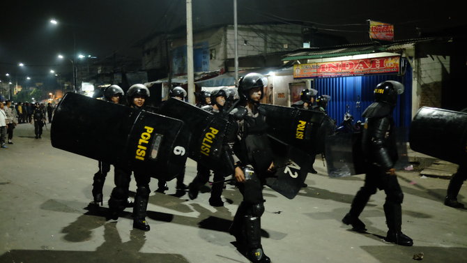 malam mencekam di luar batang