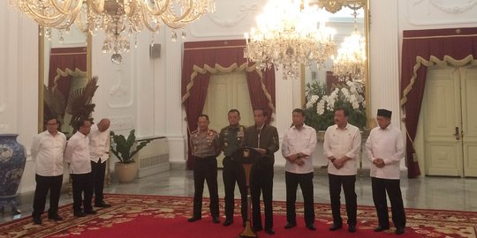 Aktivitas Jokowi saat demo Ahok hingga baru ke Istana malam hari