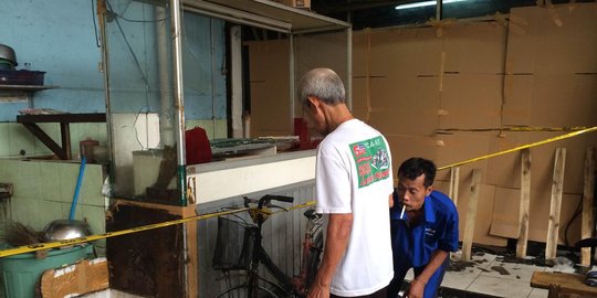 Suasana mencekam saat warung Artam di Penjaringan diamuk massa