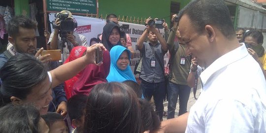 Di depan warga Kalisari, Anies janji bentuk dokter keliling