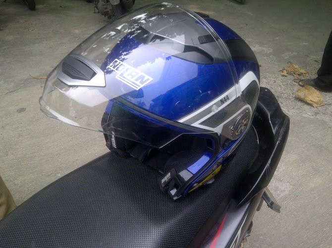 helm anies baswedan