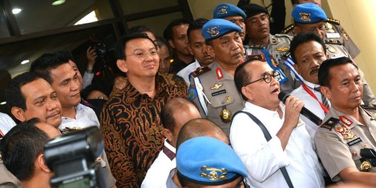 Senyum Ahok usai diperiksa 9 jam di Mabes Polri