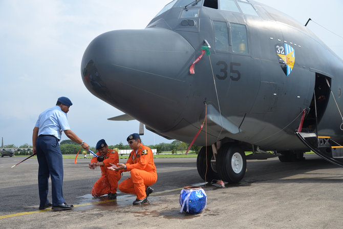 lanud abdulrachman saleh malang terima pesawat hibah hercules dari raaf australia
