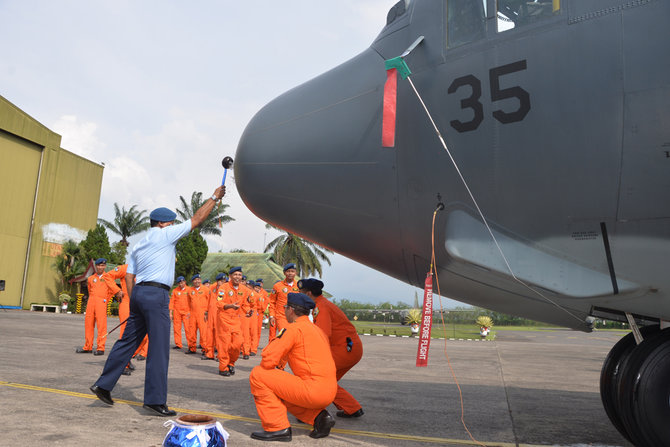 lanud abdulrachman saleh malang terima pesawat hibah hercules dari raaf australia