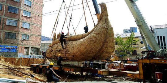 Perahu dari alang-alang ini siap seberangi Samudra Pasifik