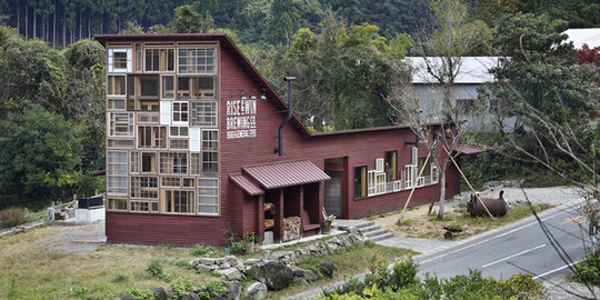 Kreatif, bar di Jepang ini 100 persen terbuat dari sampah
