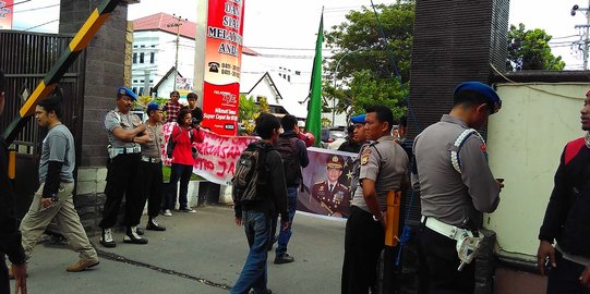 Tuntut kader dibebaskan, HMI geruduk Polrestabes Makassar