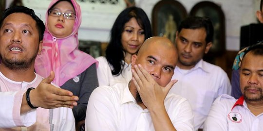 Merasa difitnah, Ahmad Dhani laporkan pemilik akun FB Indra Tan