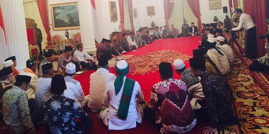 Jokowi undang kiai & ulama diskusi sambil lesehan di Istana