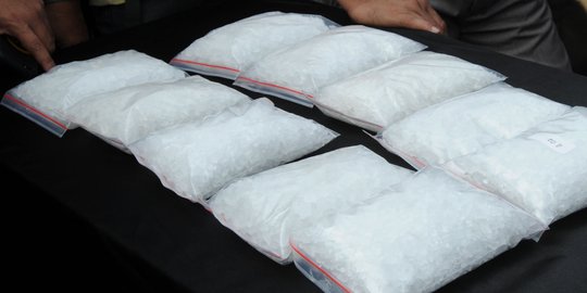 Digerebek polisi karena jualan sabu, suami kabur dan istri diciduk