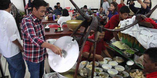 Nostalgia masa kuliah, Djarot nikmati Soto Lombok di Malang