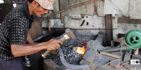 Menengok aktivitas pandai besi di tengah gempuran barang pabrikan