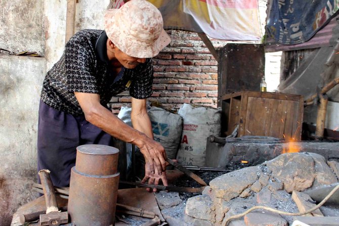 pandai besi di malang