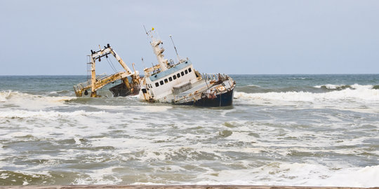 Diduga curi ikan di Natuna, 8 kapal Vietnam ditangkap kapal patroli