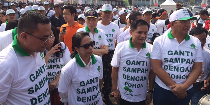 Di Hari Listrik  Nasional Rini jalan sehat dengan 18 000 