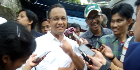 Di Penjaringan, Anies terima keluhan warga soal sistem KJP yang lama