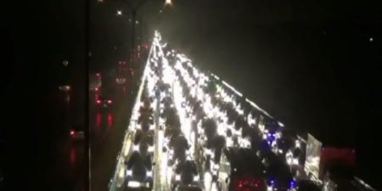 Banjir di Tol Cikampek, kendaraan arah Jakarta macet sepanjang 30 KM