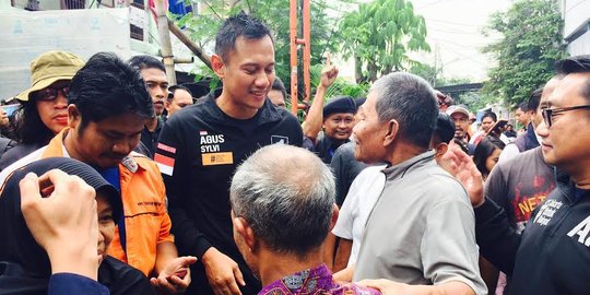 Warga Pademangan pamer foto lama SBY saat Agus Yudhoyono kampanye