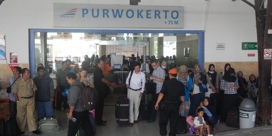 Gangguan sinyal, kedatangan kereta di Purwokerto telat sampai 5 jam