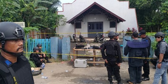 Densus 88 tangkap 15 orang diduga terlibat bom Gereja Oikumene