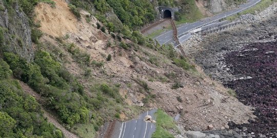 Penampakan kerusakan dari udara akibat gempa 7,8 SR di Selandia Baru