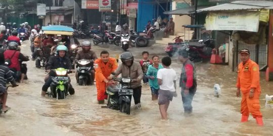 Banjir di Kabupaten Bandung surut, lalu lintas lumpuh mulai terurai