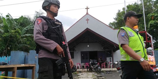 Pasca-ledakan, Gereja Oikumene dijaga ketat polisi bersenjata