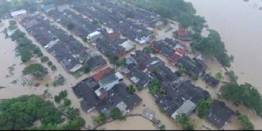 Banjir besar di Karawang, ribuan warga terpaksa mengungsi